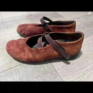 Wolky 912350 Marga Walking
Maroon red Suede Mary Jane Shoes Size 9